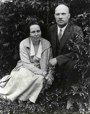 Pauls un Marija Galenieki. Dr.biol. Marija Galeniece bija latviešu bioloģe, botāniķe, specializējusies paleobotānikā, ģeobotānikā, purvu zinātnē, ieviesusi Latvijā ģenētisko kūdras klasifikācijas shēmu. Viņa kūdras pētīšanā sāka lietot ziedputekšņu analīzes metodi, kas ļāva izsekot klimata pārmaiņām Latvijas teritorijā pēcledus laikmetā un ar tām saistīto purvu un mežu attīstībai. M. Galeniece vadīja pirmās Latvijas veģetācijas kartes sastādīšanu.