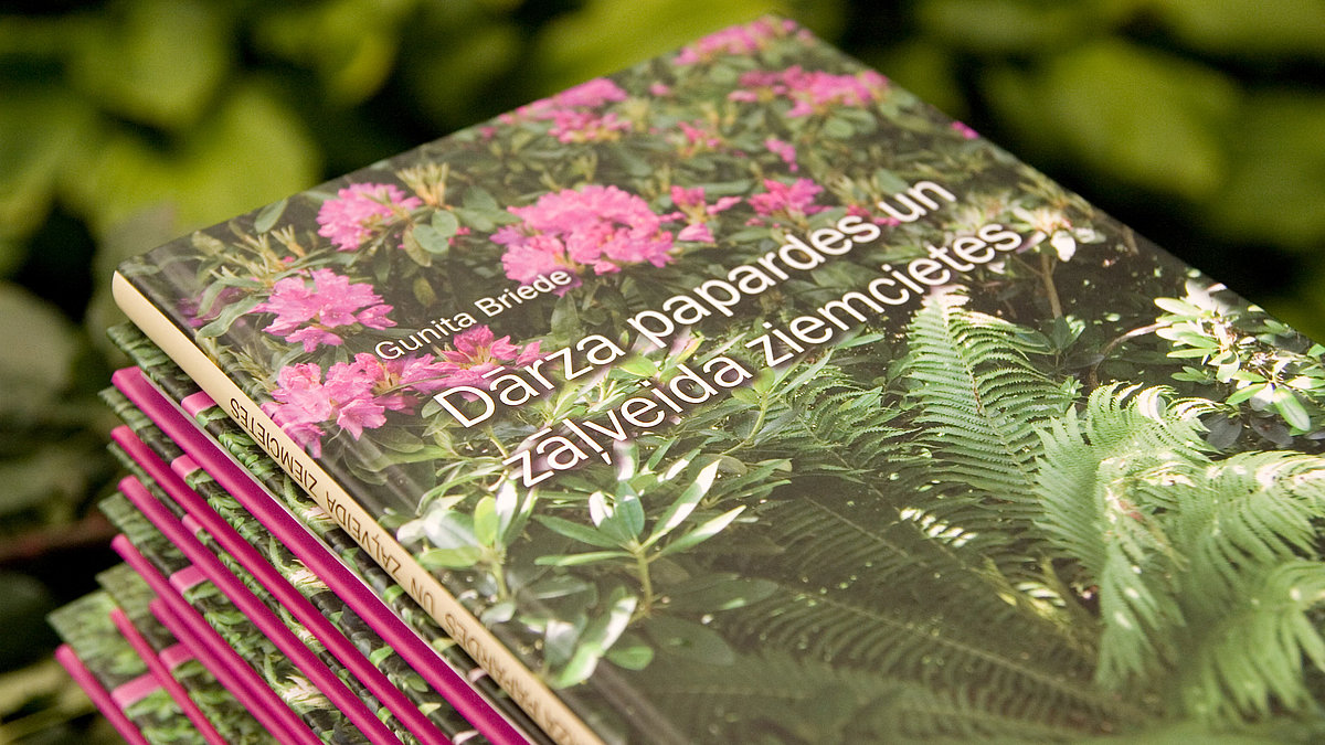 Gunitas Briedes grāmata “Dārza papardes un zāļveida ziemcietes” (LU Akadēmiskais apgāds, 2008). Foto: Toms Grīnbergs, LU